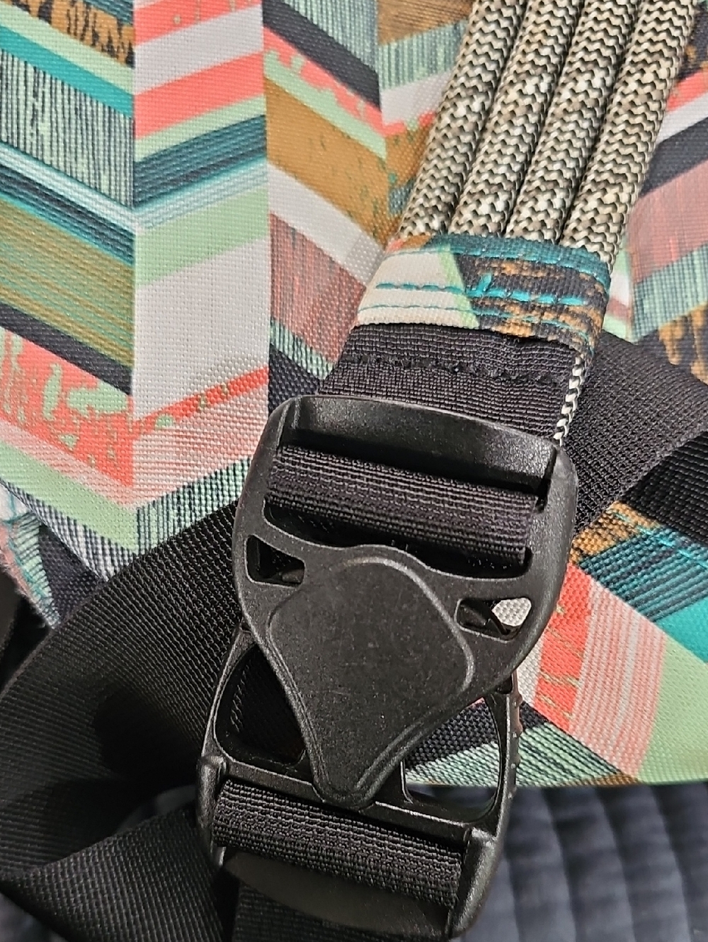 Kavu Sling Bag Like New - Picture 5 of 6